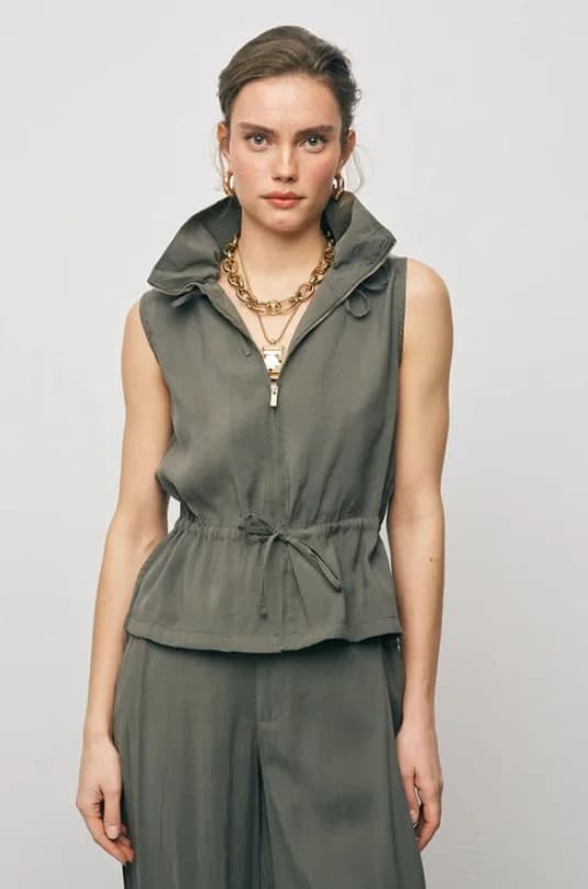 Stand-collar, relaxed fit khaki vest